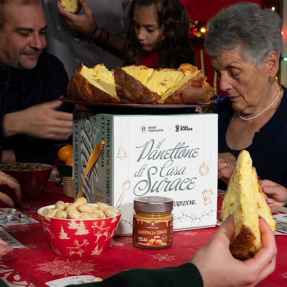 Panettone artigianale di "CASA SURACE" all'albicocca e crema al caramello salato - Madò Pasticceria