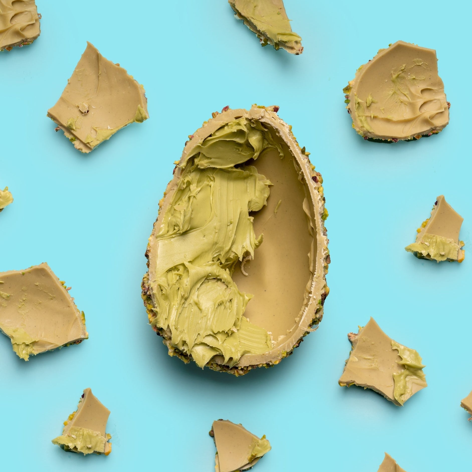 Uovo di Pasqua al pistacchio (con farcitura extra al suo interno di 200g di crema spalmabile)(Sconto del 25%) - Madò Pasticceria Online